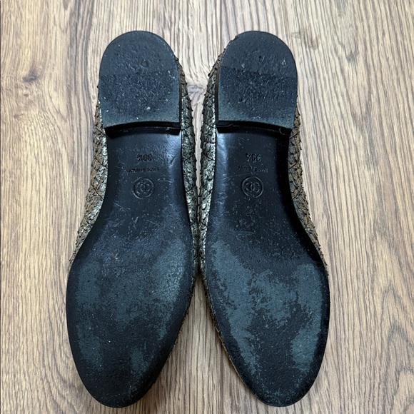 CHANEL Metallic Black Women's Flats - Picture 6 of 8